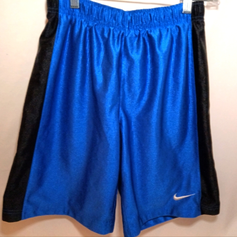 Big boys Nike Dri-fit Shorts Size Medium(10/12)
